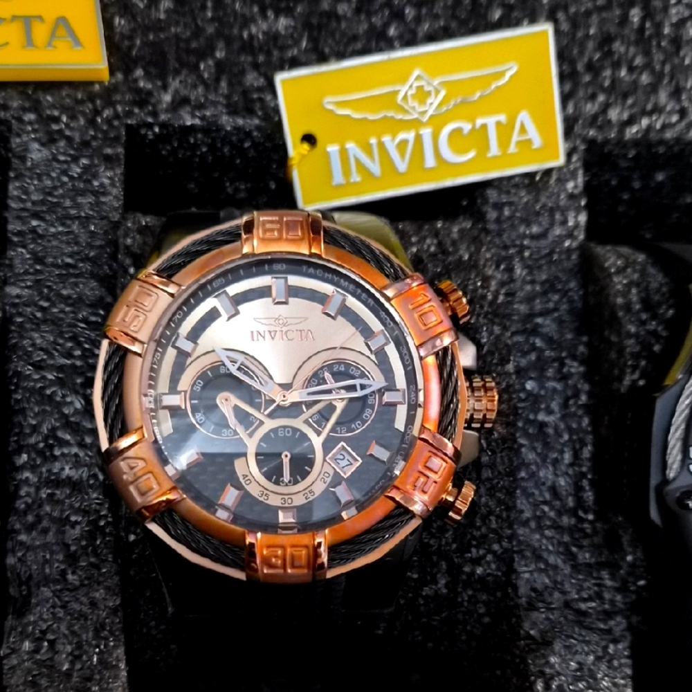 Invicta Bolt 24700 52 mm Chronograph – Black & Rose Gold, Carbon Fiber Dial